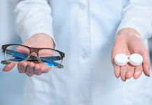 Comparison-between-Eyeglasses-and-Contact-Lenses-on-successtuff