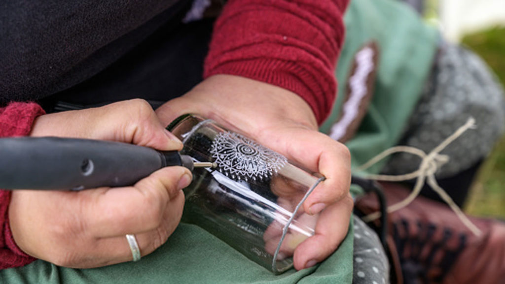 How-to-Laser-Engrave-Glass-&-Mirror-Without-It-Being-Damaged-on-successtuff