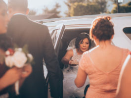Important-Things-You-Should-Have-In-the-Wedding-Limo-on-successtuff
