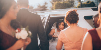 Important-Things-You-Should-Have-In-the-Wedding-Limo-on-successtuff