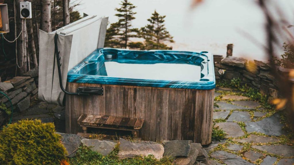 5-Tips-for-Hiring-the-Right-Hot-Tub-Removal-Service-near-You-on-successtuff