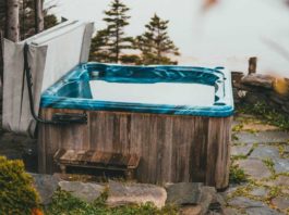5-Tips-for-Hiring-the-Right-Hot-Tub-Removal-Service-near-You-on-successtuff