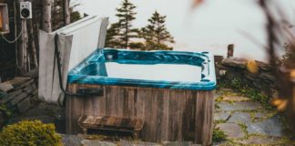 5-Tips-for-Hiring-the-Right-Hot-Tub-Removal-Service-near-You-on-successtuff